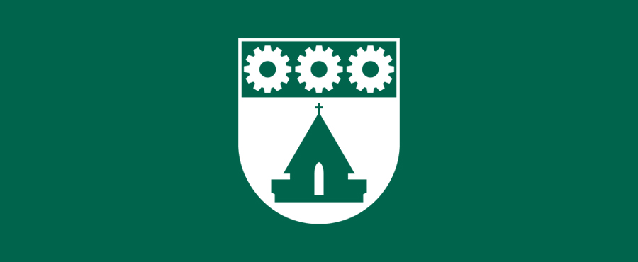 Bild på kommunens logga med mörkgrön bakgrund.